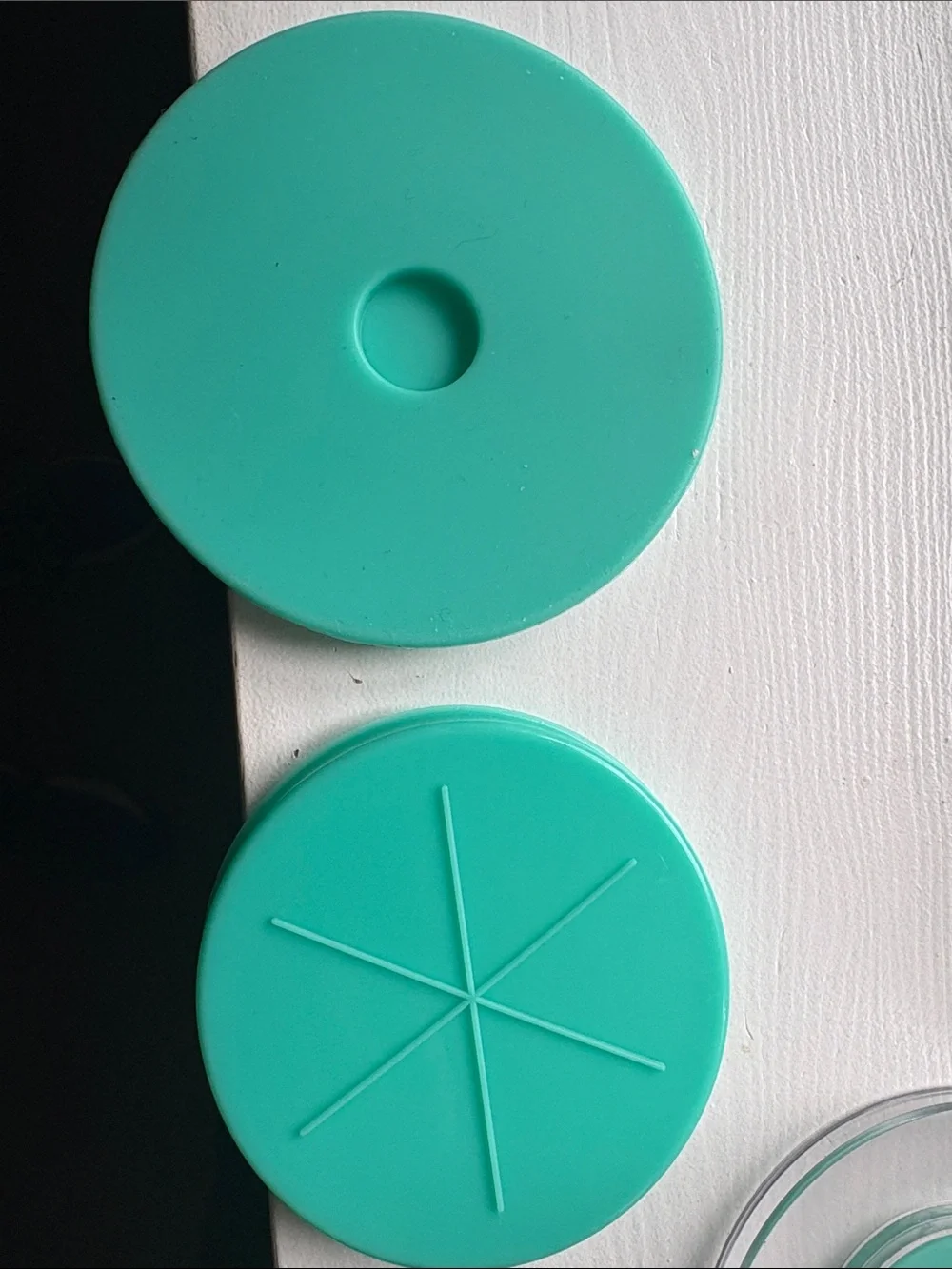 The Pampered Chef Teal batter/mixer, dispenser